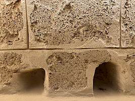 Particolare muro in tufo
